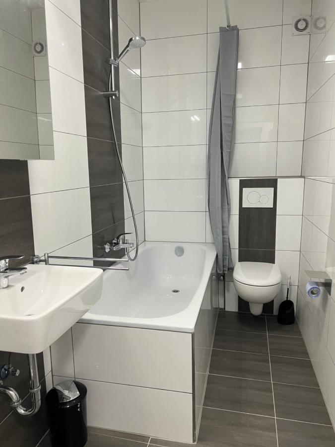 Freshly Renovated City Apartments Essen Kitchen Wifi Near Duesseldorf Airport Экстерьер фото